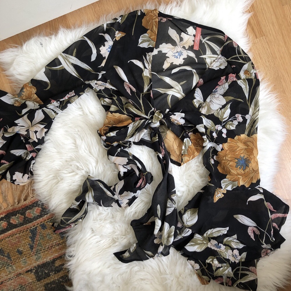 🍂🌷 Floral Bell Sleeve Tie-Front Crop 🌷🍂